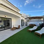 House With Jacuzzi Near The Beach #1960