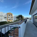 House With Jacuzzi Near The Beach #1960