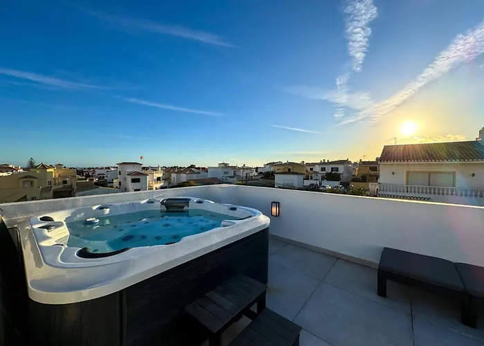 House With Jacuzzi Near The Beach #1960